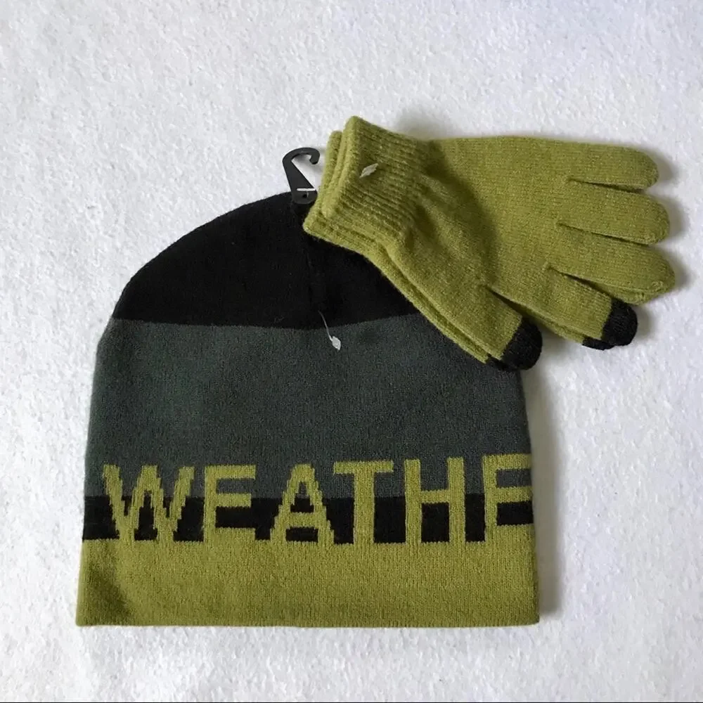 Weatherproof NWOT Beanie and Gloves Set Youth OS (8-16YO)